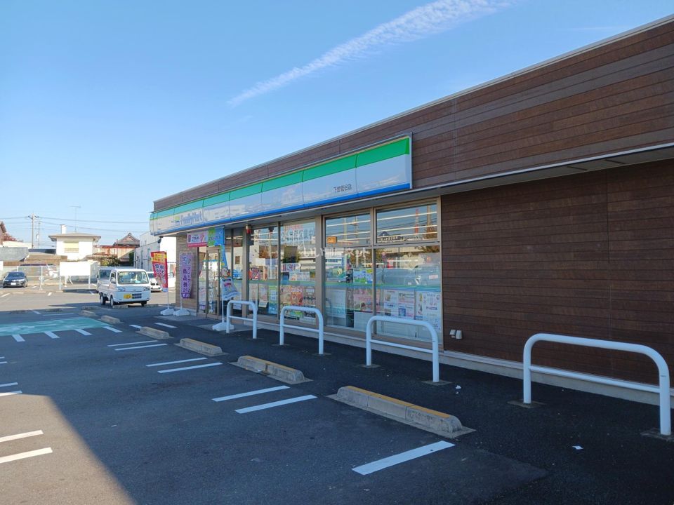 近くのファミリーマート 下館菅谷店まで449m(徒歩6分)