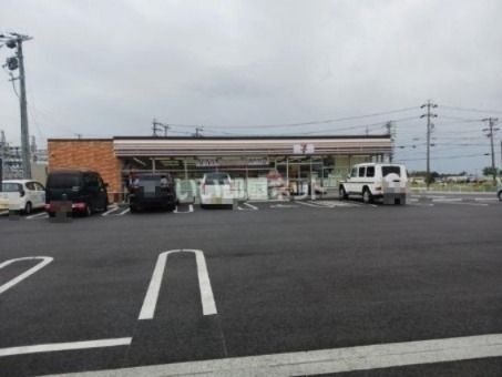 近くのセブンイレブン豊川大崎店まで213m（徒歩3分）