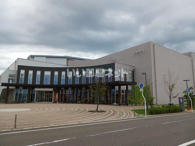 近くの三条市体育文化会館まで2,181m（徒歩28分）