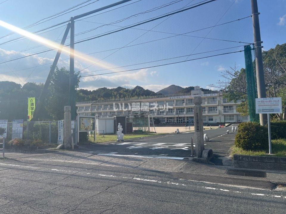 近くの防府市立玉祖小学校まで1,814m(徒歩23分)