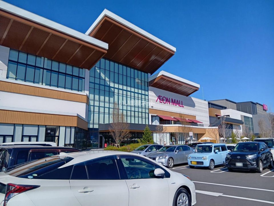 近くのイオンモール須坂まで3,400m（徒歩43分）