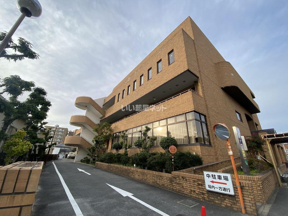 近くの生駒市図書館まで472m（徒歩6分）