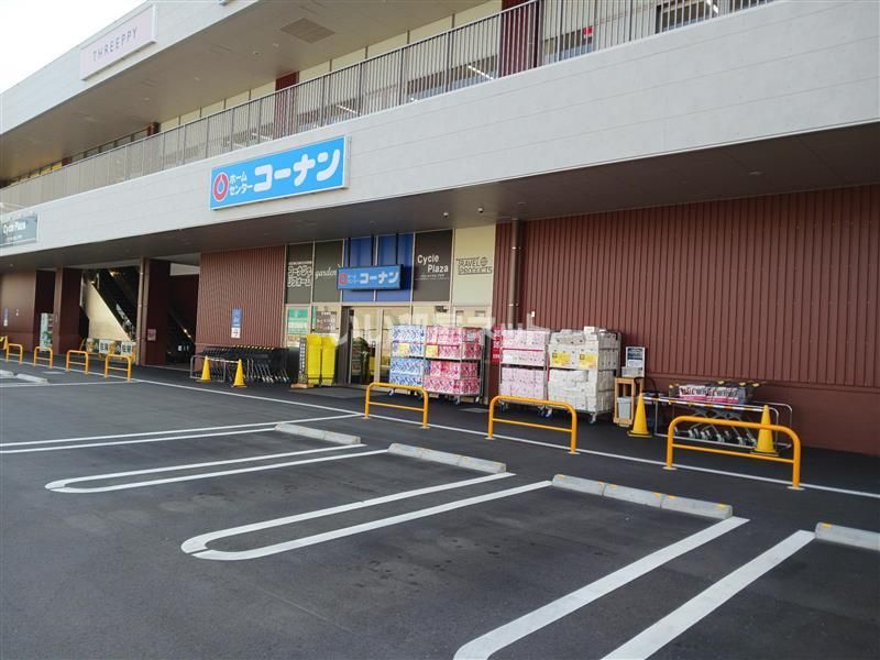 近くのコーナン東岸和田駅前店まで1,143m(徒歩15分)