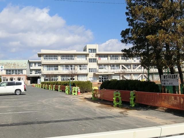 近くの大垣市立江東小学校まで801m(徒歩11分)