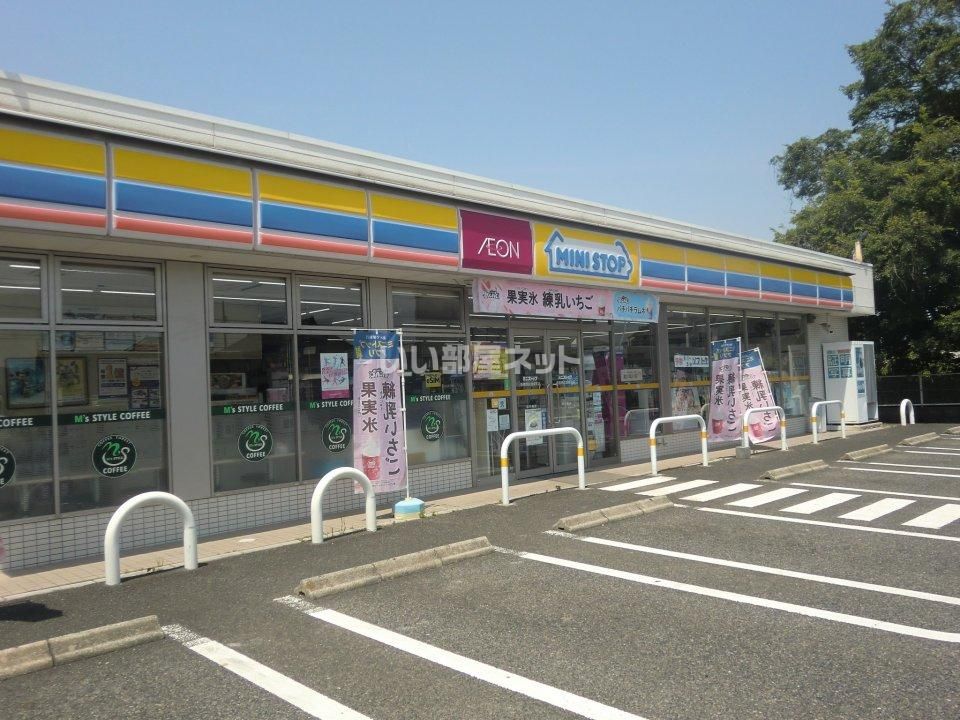 近くのミニストップ各務原前度東町店まで367m(徒歩5分)