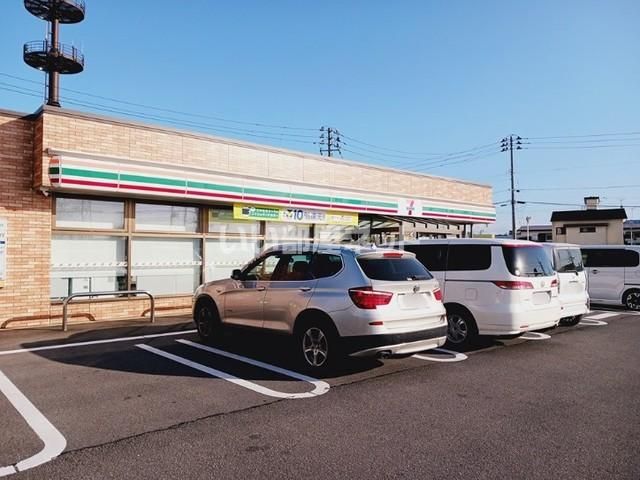 近くのセブンイレブン 五所川原中央4丁目店まで319m(徒歩4分)