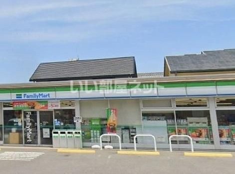 近くのファミリーマート刈谷半城土西店まで260m（徒歩4分）
