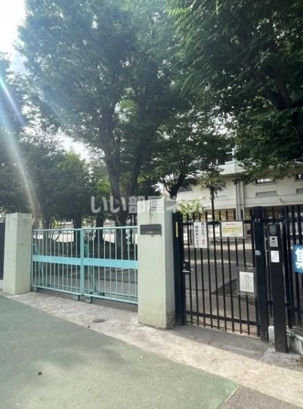 近くの東久留米市立第五小学校まで1,875m(徒歩24分)