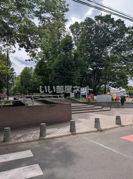 近くの東所沢公園まで948m(徒歩12分)