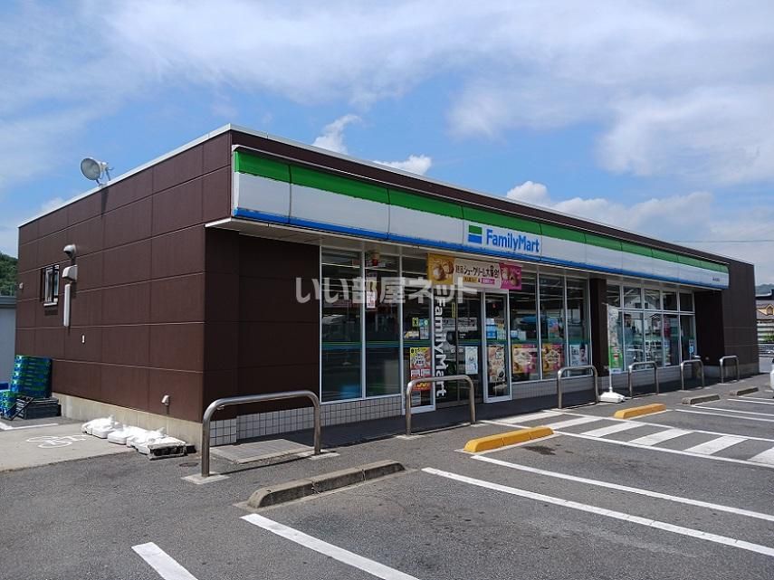 近くのファミリーマート 福山佐波町店まで784m(徒歩10分)