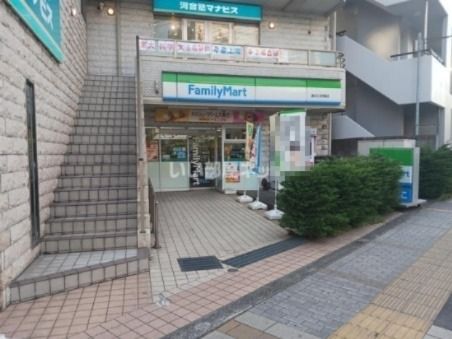 近くのファミリーマート溝の口栄橋店まで982m（徒歩13分）