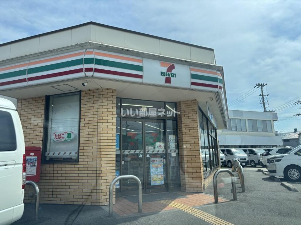 近くのセブン-イレブン 加古川尾上養田店まで905m(徒歩12分)