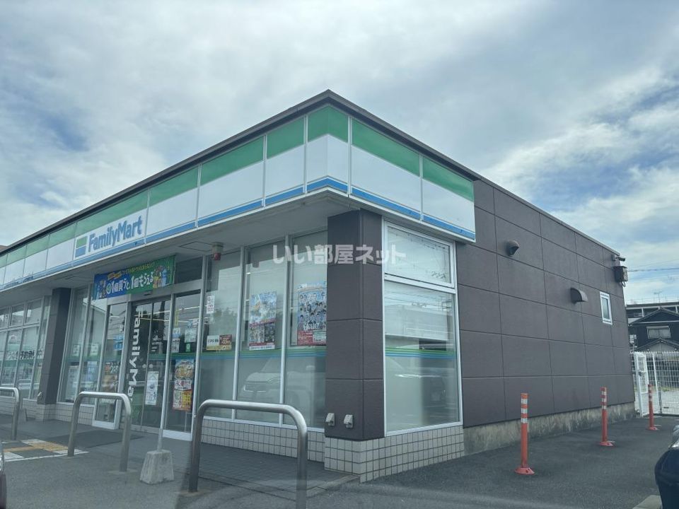 近くのファミリーマート 加古川新野辺店まで884m（徒歩12分）
