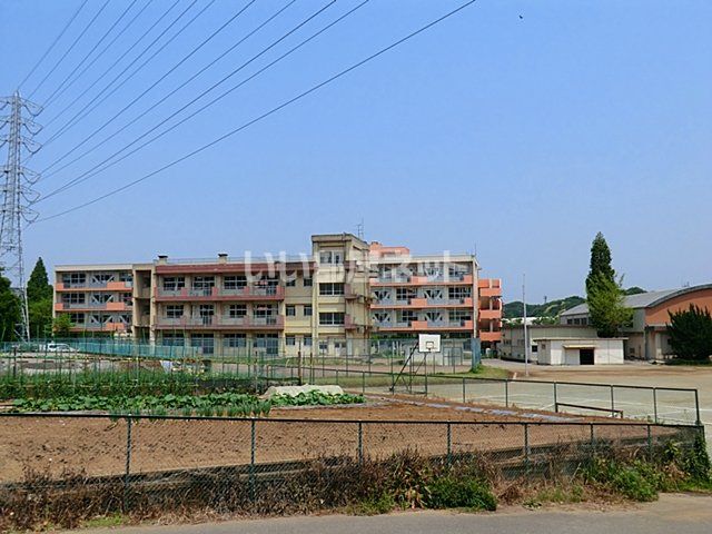 近くに都賀中学校あり