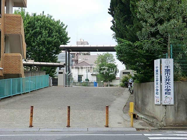 近くの小学校まで335m（徒歩5分）