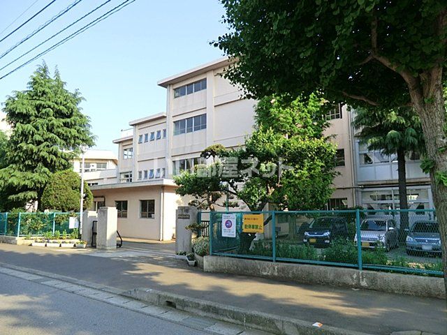 近くの施設まで1,931m（徒歩25分）