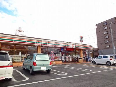 近くの施設まで180m（徒歩3分）