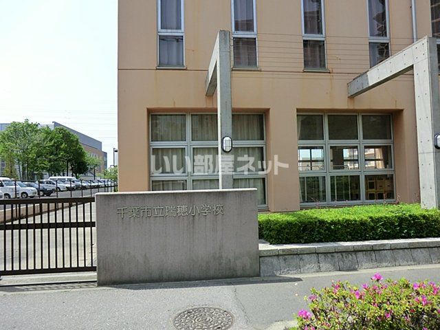 近くの小学校まで162m（徒歩3分）