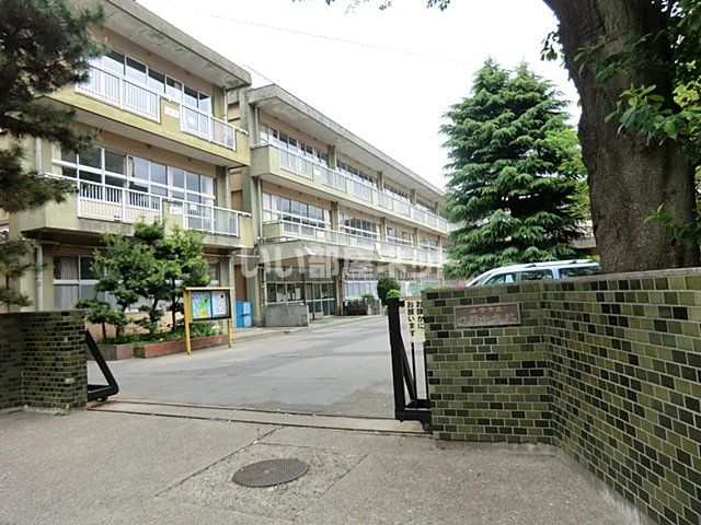 近くの小学校まで1,537m（徒歩20分）