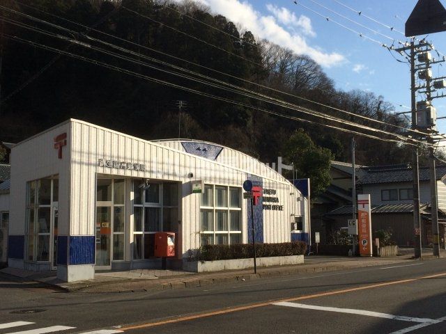 近くの郵便局まで565m（徒歩8分）