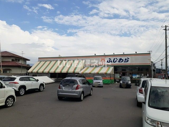 近くのスーパーまで921m（徒歩12分）