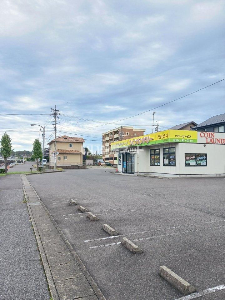 近くのコインランドリーどんぐりひるい店まで258m(徒歩4分)