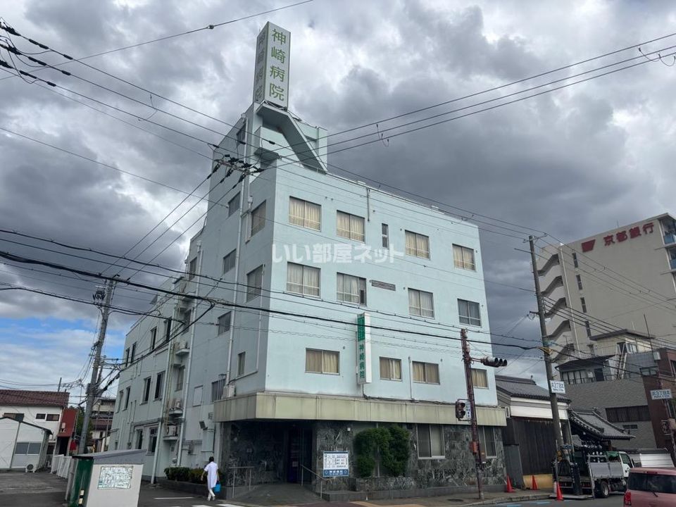 近くの神崎病院まで461m（徒歩6分）