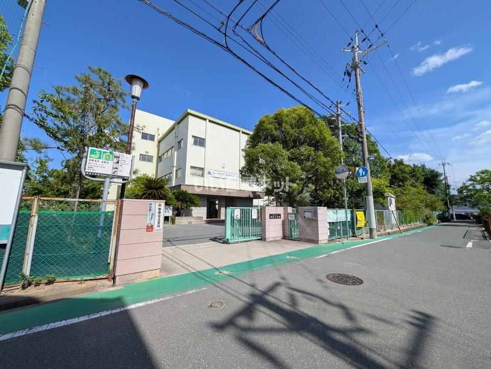 近くの伊丹市立笹原小学校まで199m(徒歩3分)