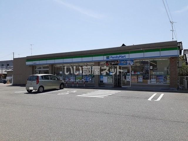 近くのファミリーマート本津幡駅前店まで371m(徒歩5分)