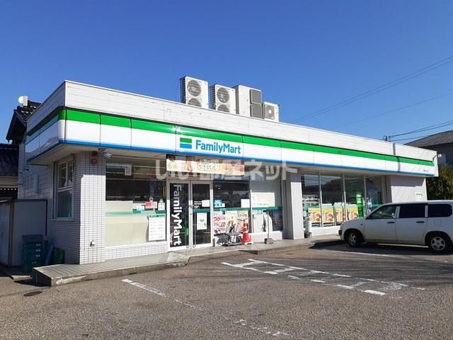 近くのファミリーマート中須加店まで440m(徒歩6分)