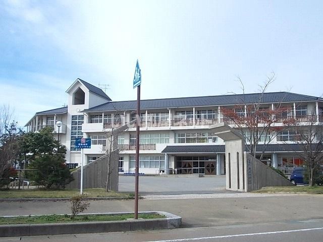 近くの井上小学校まで659m(徒歩9分)