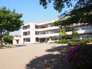 近くの野田市立関宿中学校まで481m（徒歩7分）