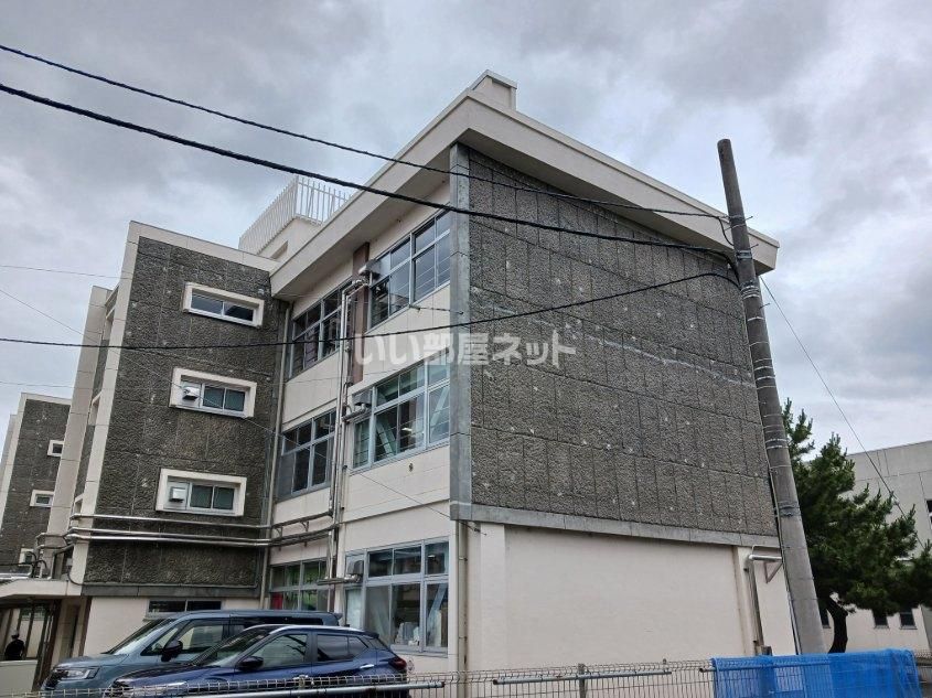 近くの熊谷市立熊谷南小学校まで568m(徒歩8分)