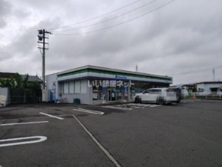 近くのファミリーマート 高松西春日店まで1,367m（徒歩18分）