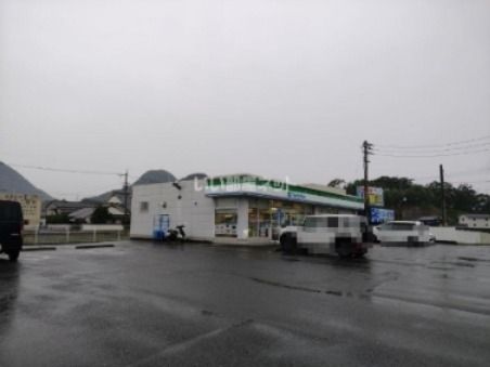 近くのファミリーマート 高松御厩町店まで957m（徒歩12分）
