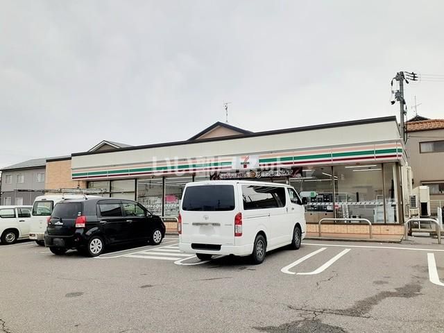 近くのセブンイレブン金沢三ツ屋町店まで884m（徒歩12分）