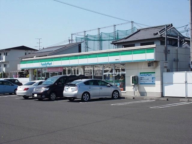 近くのファミリーマート 若葉町店まで327m（徒歩5分）