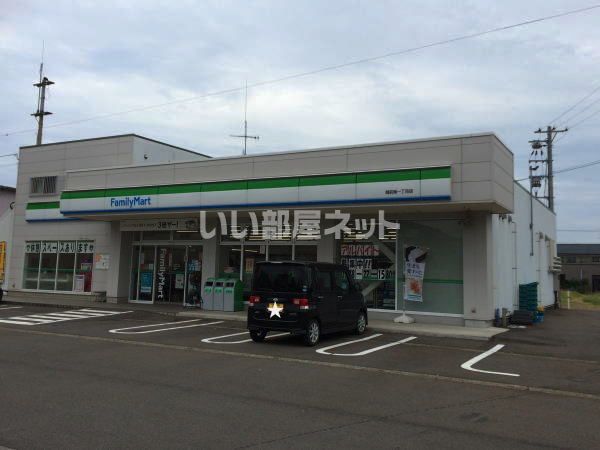 近くのコンビニまで995m（徒歩13分）