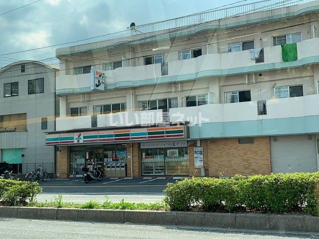 近くのコンビニまで547m（徒歩7分）