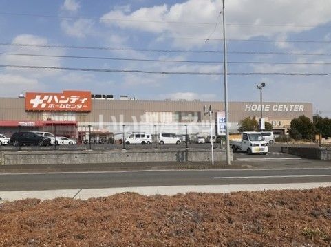 近くのハンディホームセンター 綾瀬店まで944m（徒歩12分）
