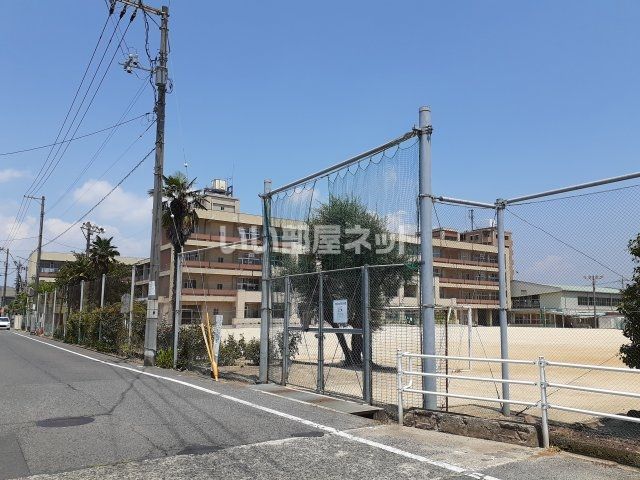 近くの小学校まで187m（徒歩3分）