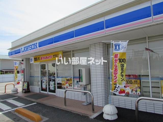 近くのコンビニまで796m（徒歩10分）