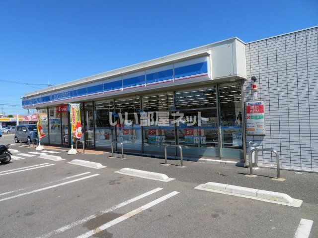 近くのコンビニまで977m（徒歩13分）