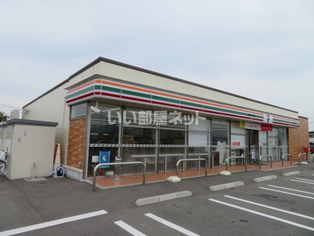 近くのコンビニまで1,264m（徒歩16分）