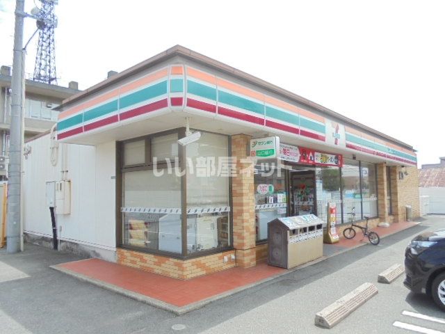 近くのコンビニまで347m（徒歩5分）