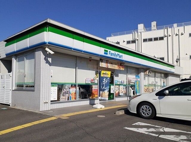 近くのファミリーマート上尾水上公園店まで610m（徒歩8分）