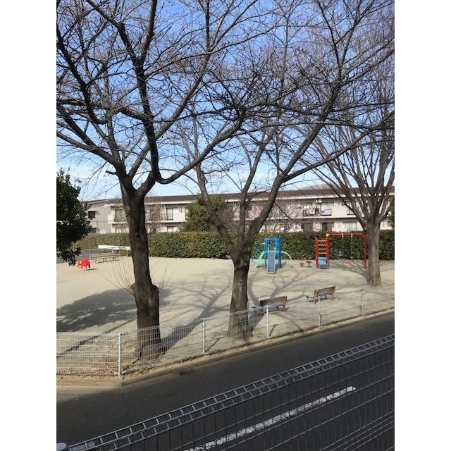 近くに敷地内公園あり