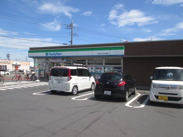 近くのファミリーマート東久留米小金井まで700m（徒歩9分）
