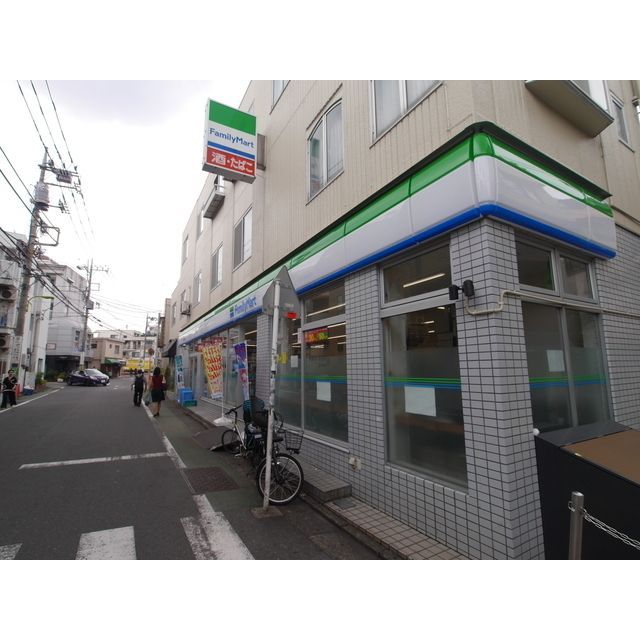 近くにファミリーマート(約260m)あり