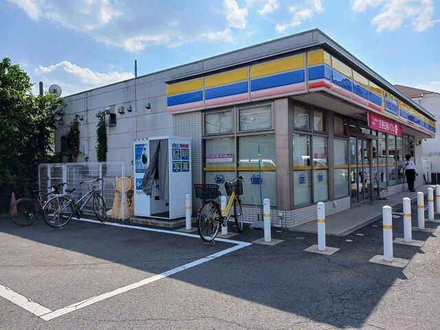 近くのミニストップまで775m（徒歩10分）
